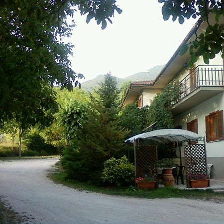 Albergo-Ristorante"Parco Alle Noci"Tra La Cascata Delle Marmore,Labro E Valle Santa Di S Francesco Rivodutri Bagian luar foto