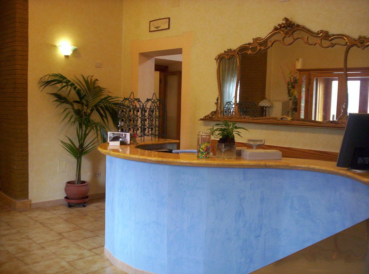 Albergo-Ristorante"Parco Alle Noci"Tra La Cascata Delle Marmore,Labro E Valle Santa Di S Francesco Rivodutri Bagian luar foto